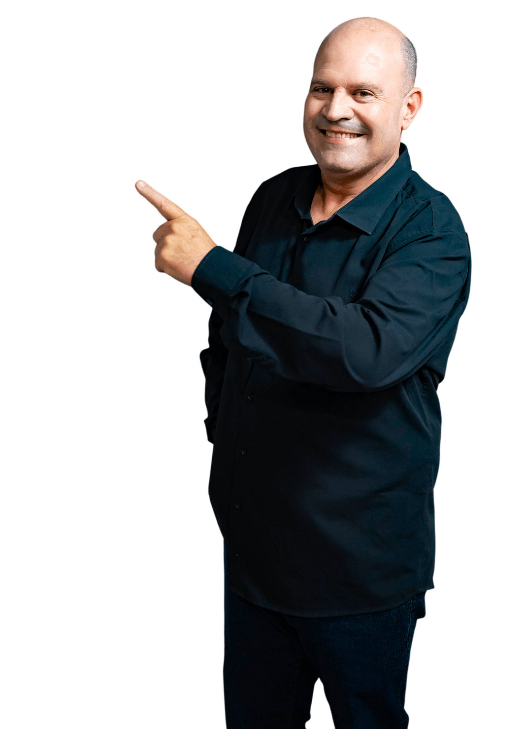 Alex Lacerda sorrindo, apontando para o número da candidatura